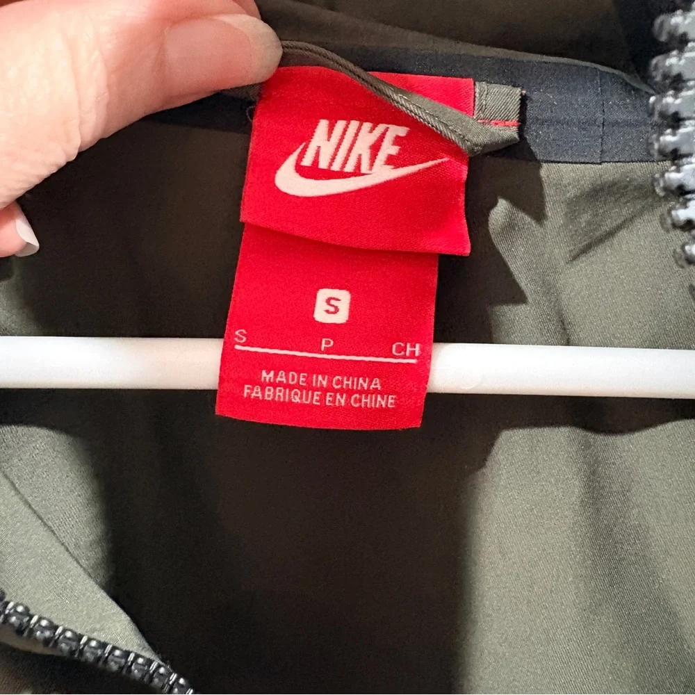 Nike Longline Utility Rain Jacket Olive Small Water Repellent Hooded Gorpcore - Picture 5 of 6